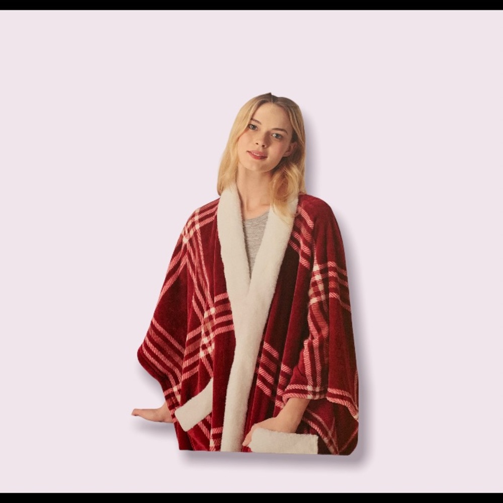 Fits All cozy plush wrap brand new never used got as gift